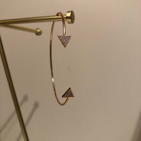 Beautiful Gold Arrow Bracelet - Picture 2 of 4